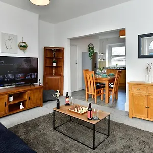 Spacious 2 Bedroom In The Heart Apartment